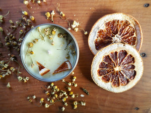 Open image in slideshow, Grapefruit &amp; Chamomile Artisan Botanical Candle Tin 150 gr
